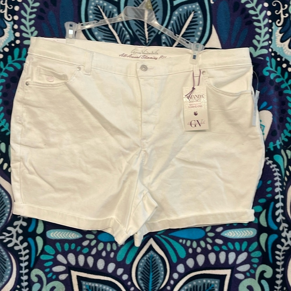 NWT Gloria Vanderbilt Amanda white shorts 20w